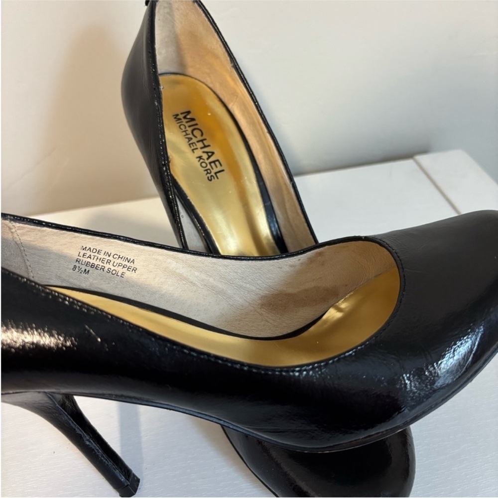 Michael Kors Classic Black Pumps - Picture 6 of 7